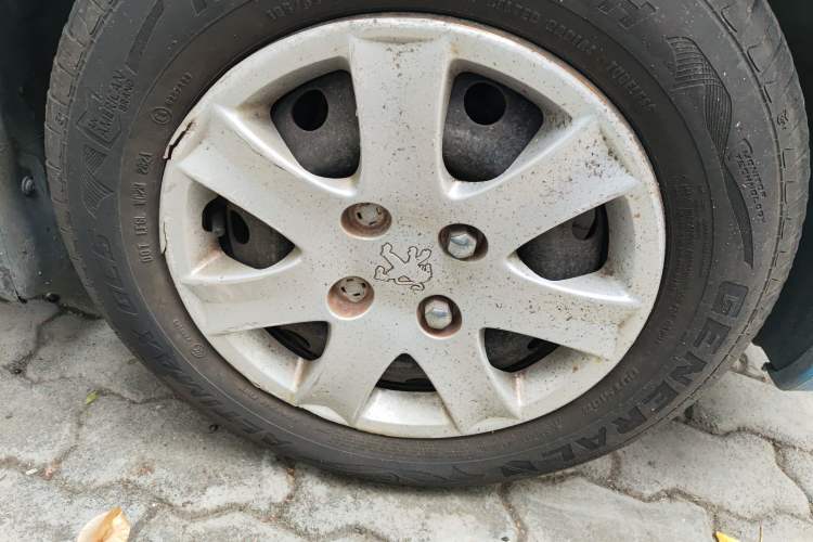 Used Peugeot 207 2010 Hatchback 1.4L Manual Yule Edition Right Front Wheel Hub