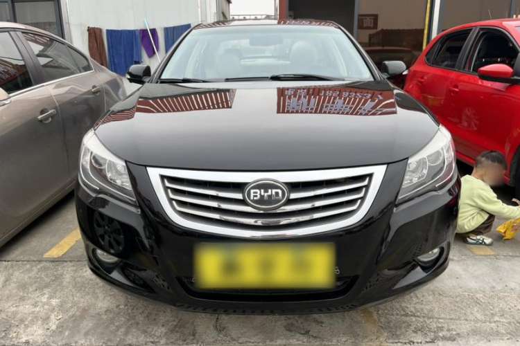 Used BYD G6 2013 2.0L Manual Luxury Version
