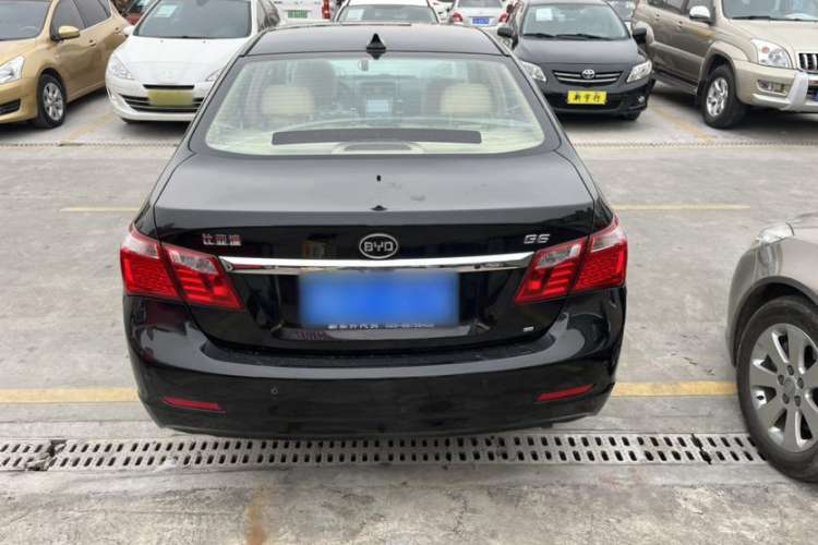 Used BYD G6 2013 2.0L Manual Luxury Version