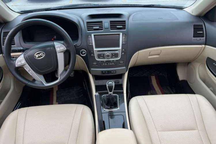 Used BYD G6 2013 2.0L Manual Luxury Version