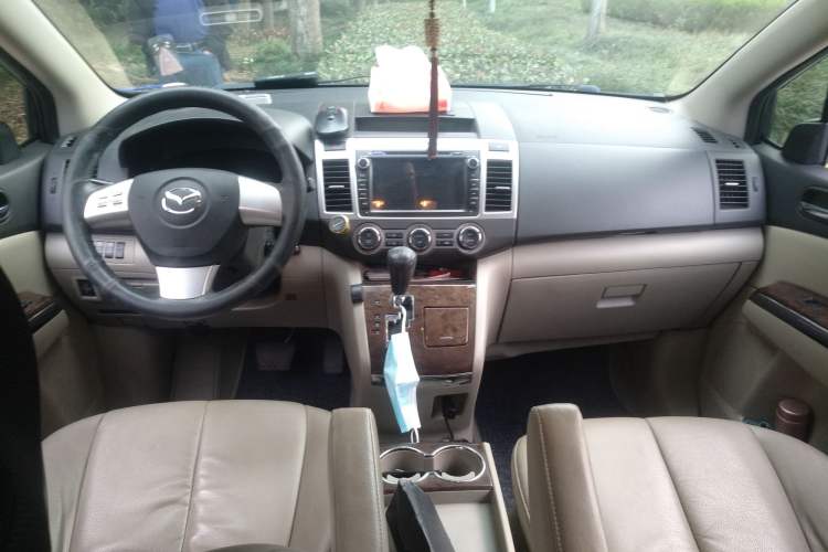 Used Mazda 8 2013 2.5L Ultimate Edition Center Console