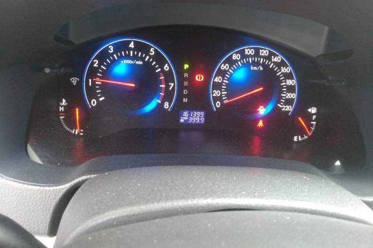 Used Mazda 8 2013 2.5L Ultimate Edition Odometer Close Up