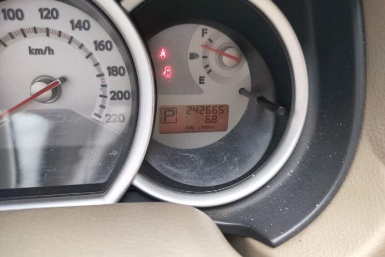 Used Nissan Tiida Sedan 2008 1.6L Automatic Fashion Edition Odometer Close Up