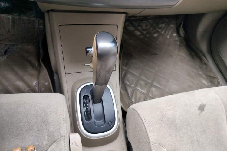 Used Nissan Tiida Sedan 2008 1.6L Automatic Fashion Edition Gear Lever
