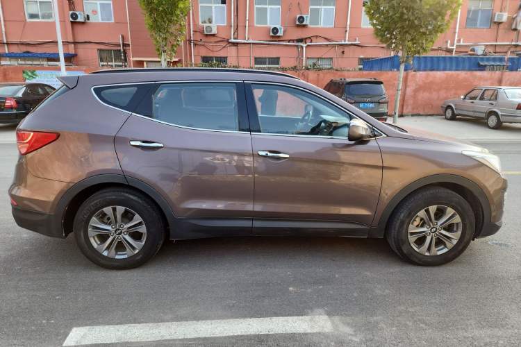 Used Hyundai Santa Fe 2013 2.4L Automatic Two-Wheel Drive Smart Version
