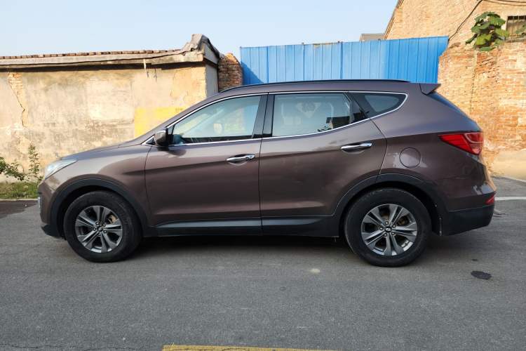 Used Hyundai Santa Fe 2013 2.4L Automatic Two-Wheel Drive Smart Version
