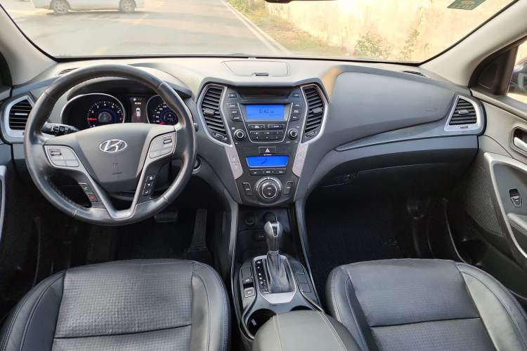 Used Hyundai Santa Fe 2013 2.4L Automatic Two-Wheel Drive Smart Version
