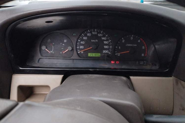 Used Dongfeng Ruichi 2010 2.5T Diesel Two-Wheel Drive Standard Version ZD25TCR
