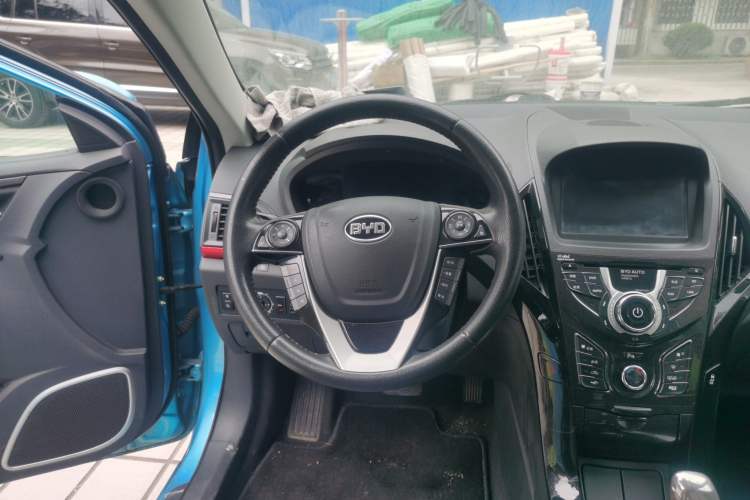 Used BYD Qin New Energy 2014 1.5T Flagship Model
