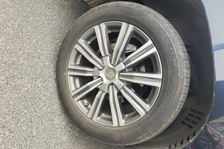 Used Lexus LX 2016 570 Prestige Luxury Edition Right Front Wheel Hub