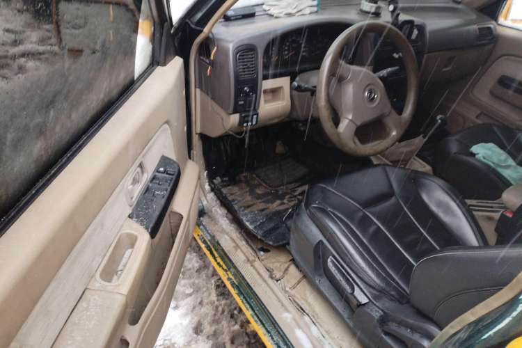 Used Dongfeng Ruichi 2010 2.5T Diesel Two-Wheel Drive Standard Version ZD25TCR
