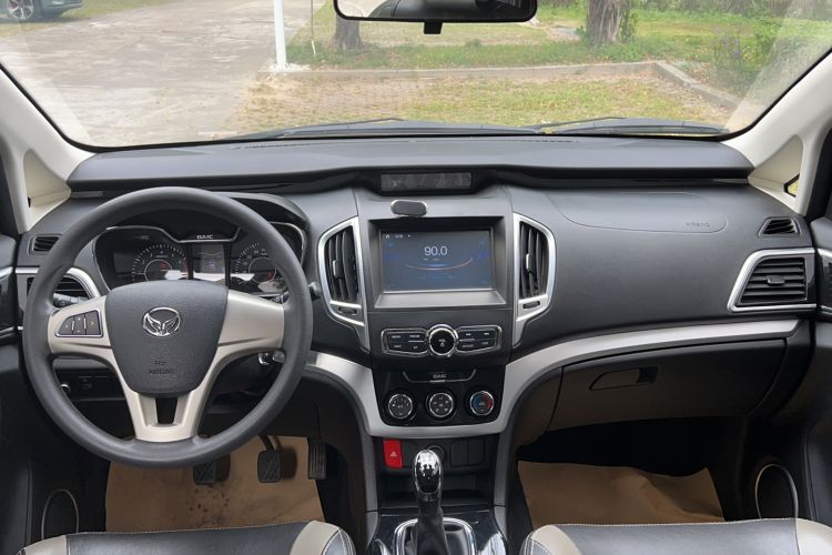 Used HYOSOW H3 2015 1.5L manual luxury version
