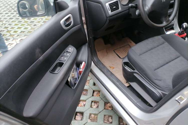 Used Peugeot 307 2011 1.6L Manual CROSS