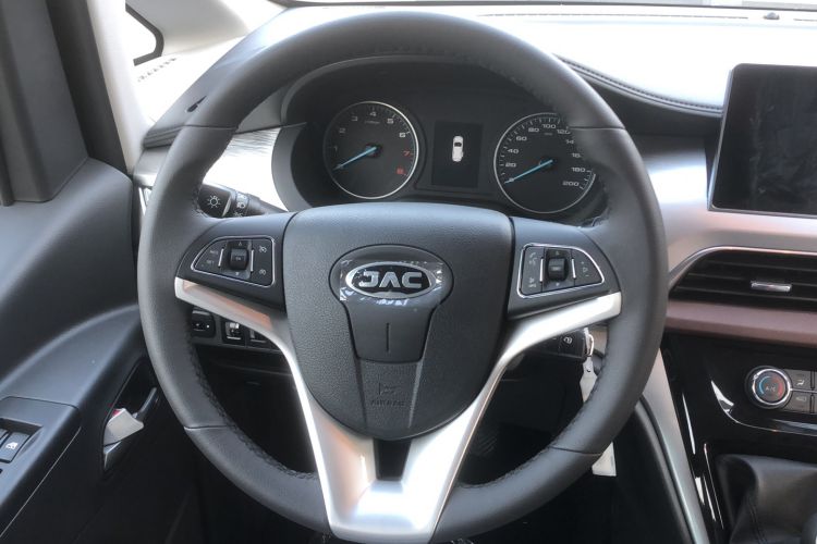 Used JAC Refine M3 2022 1.8L 7-seat Standard Edition