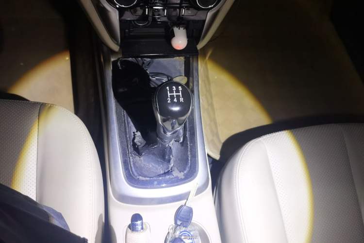 Used CHANGAN Eado 2012 1.6L Manual Luxury Version China IV Standard
