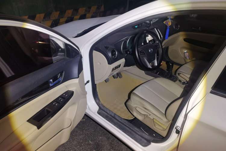 Used CHANGAN Eado 2012 1.6L Manual Luxury Version China IV Standard
