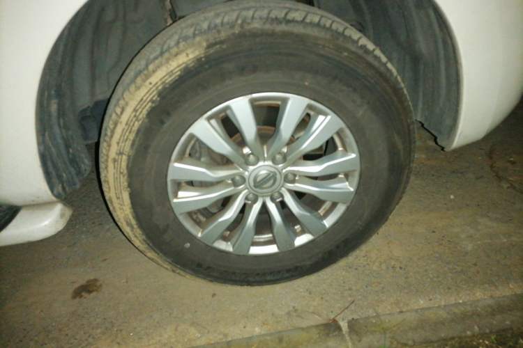 Used Nissan Patrol 2018 4.0L LinkedIn Edition Right Front Wheel Hub