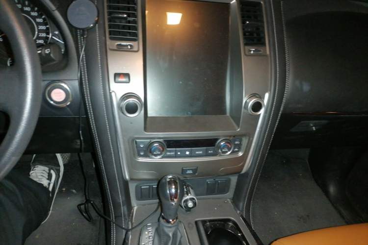 Used Nissan Patrol 2018 4.0L LinkedIn Edition Audio And AC Panel