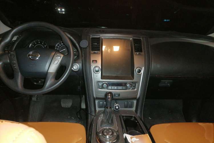 Used Nissan Patrol 2018 4.0L LinkedIn Edition Center Console