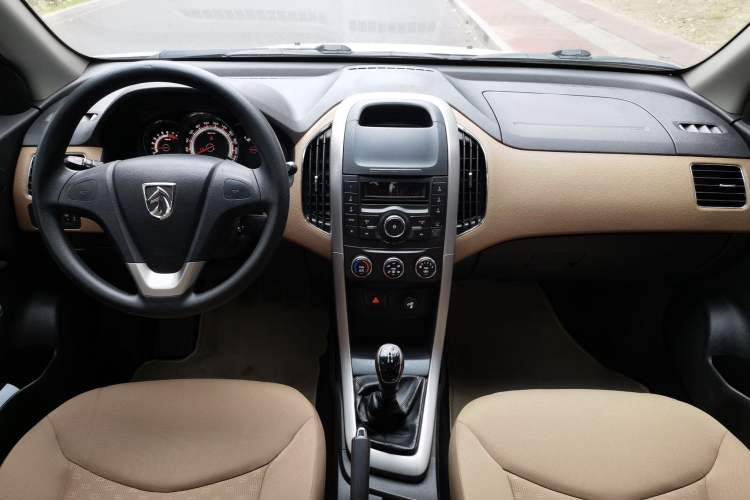 Used Baojun 630 2013 1.5L manual Comfort trim