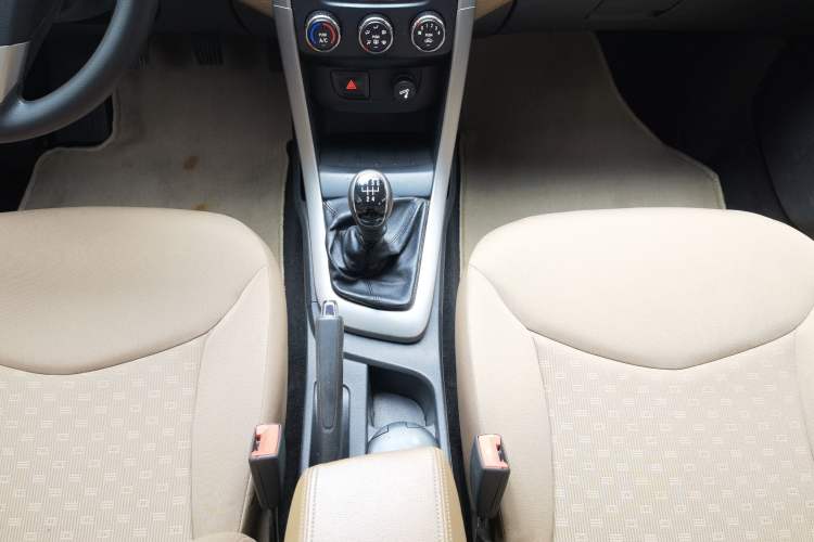 Used Baojun 630 2013 1.5L manual Comfort trim