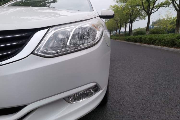 Used Baojun 630 2013 1.5L manual Comfort trim