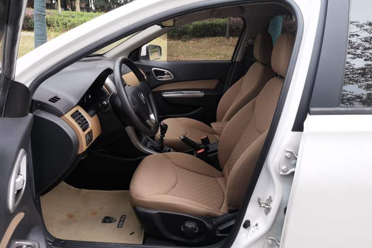 Used Baojun 630 2013 1.5L manual Comfort trim