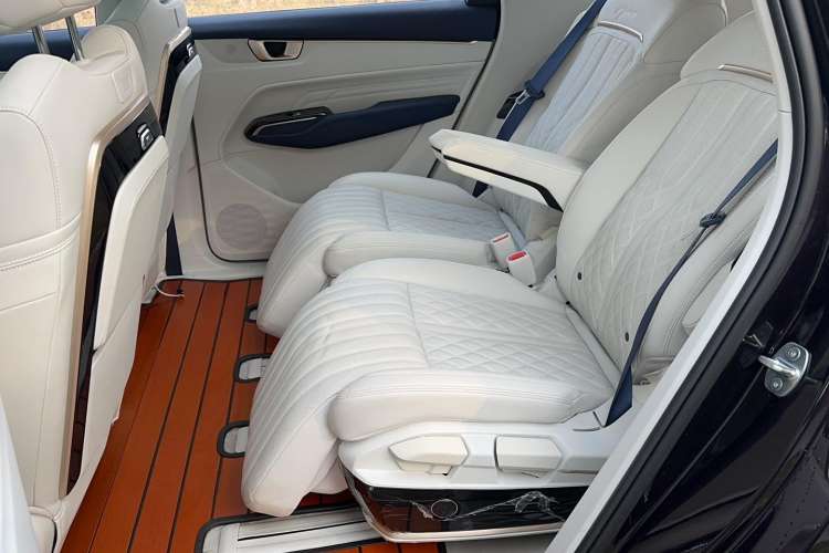 Used Wuling Victory 2023 2.0L DHT Luxury Edition