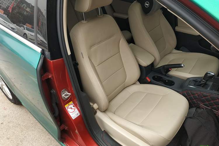 Used Volkswagen Sagitar 2014 Revised Version 1.4TSI Automatic Luxury Edition
