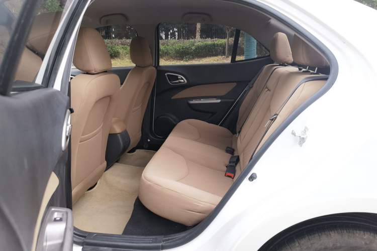 Used Baojun 630 2013 1.5L manual Comfort trim