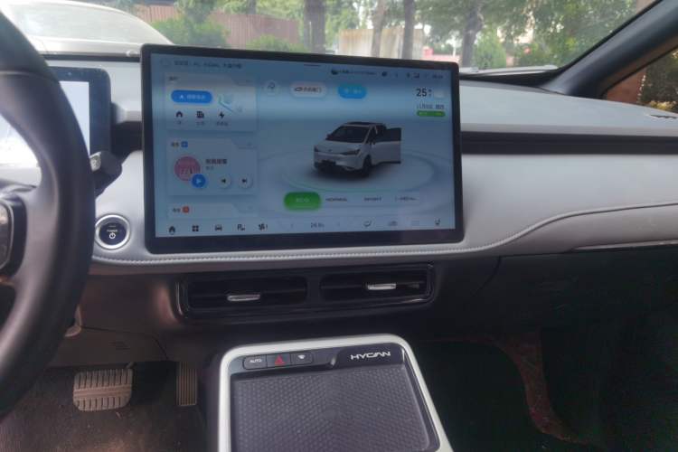 Used Hycan Z03 2022 620 km Range Trendy Cool Version 160 kW 76.8 kWh