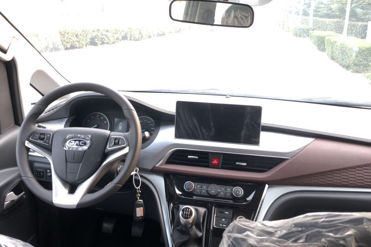 Used JAC Refine M3 2022 1.8L 7-seat Standard Edition