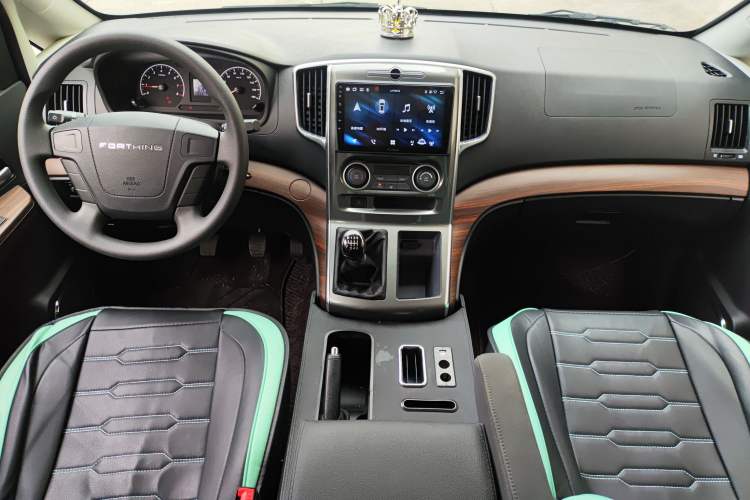 Used FORTHING Lingzhi PLUS 2022 Travel Edition 2.0L Manual Comfort Version 7 Seats