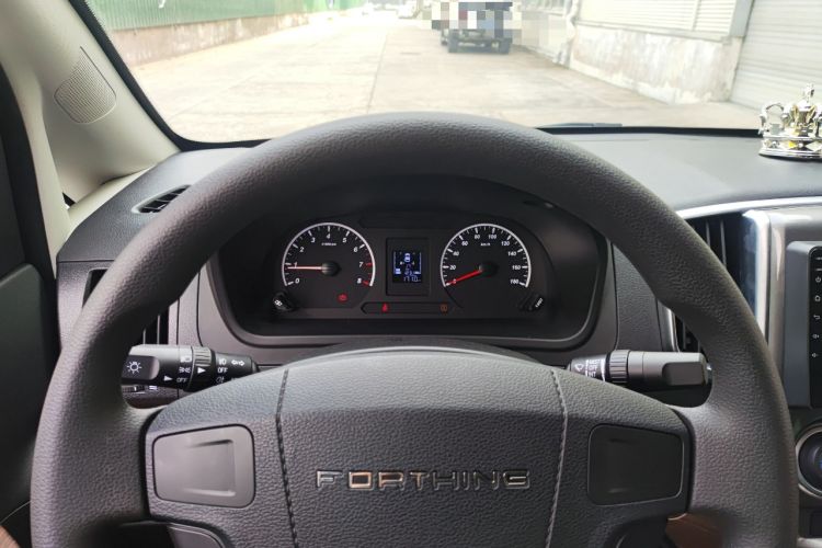 Used FORTHING Lingzhi PLUS 2022 Travel Edition 2.0L Manual Comfort Version 7 Seats
