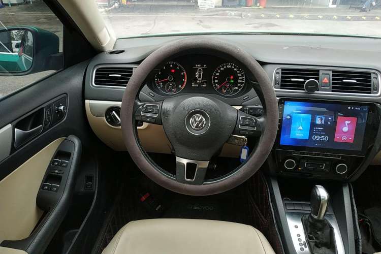 Used Volkswagen Sagitar 2014 Revised Version 1.4TSI Automatic Luxury Edition
