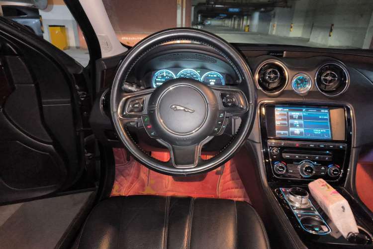 Used Jaguar XJ 2014 XJL 2.0T Two-Wheel-Drive Elegant Business Edition

