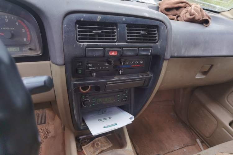 Used Dongfeng Ruichi 2013 2.5T Diesel Two-Wheel-Drive Standard Version ZD25TCI