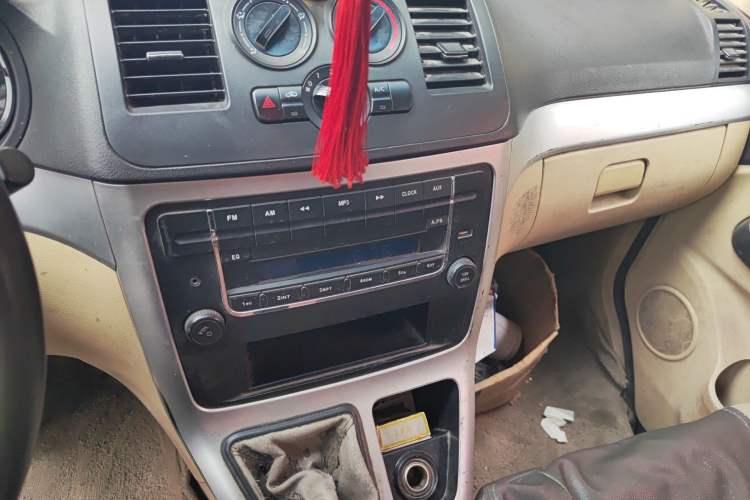 Used CHANGAN KAICHENG Ruixing M90 2017 2.0L Value Edition 6-Seater Hatchback 4G94S