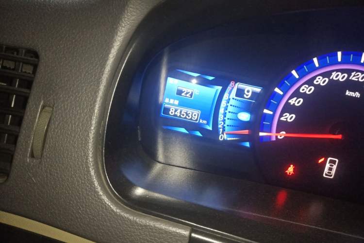 Used BYD M6 2013 2.4L Manual Luxury Model
