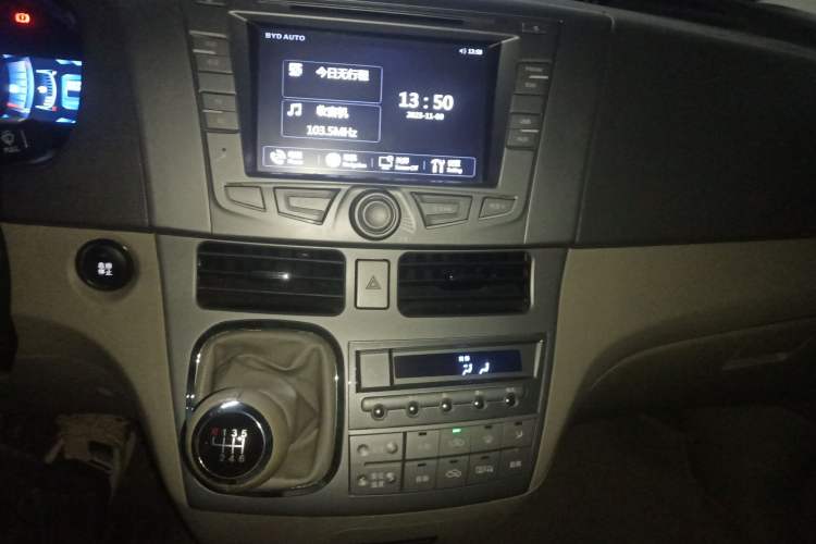 Used BYD M6 2013 2.4L Manual Luxury Model
