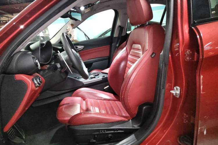 Used Alfa Romeo Giulia 2017 2.0T 280HP Milano Limited Edition Left Front Seat