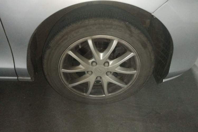 Used BYD M6 2013 2.4L Manual Luxury Model
