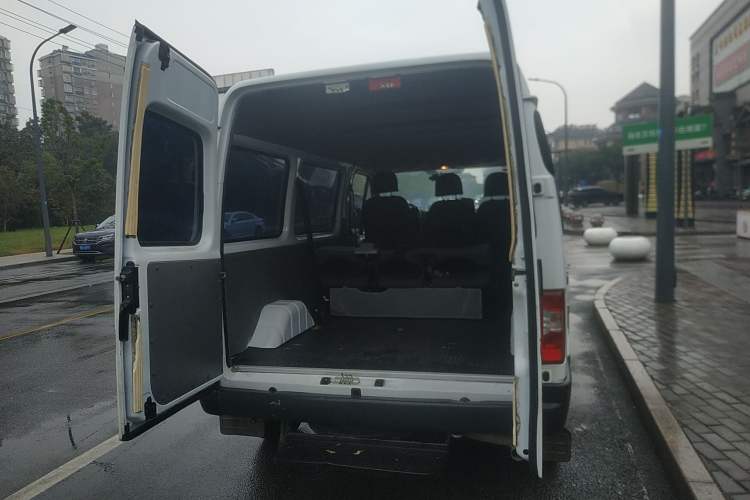 Used JMC Transit 2021 2.8T Space King Standard Version Short Wheelbase Mid-Height Roof 6-Seater Diesel Euro VI JX493
