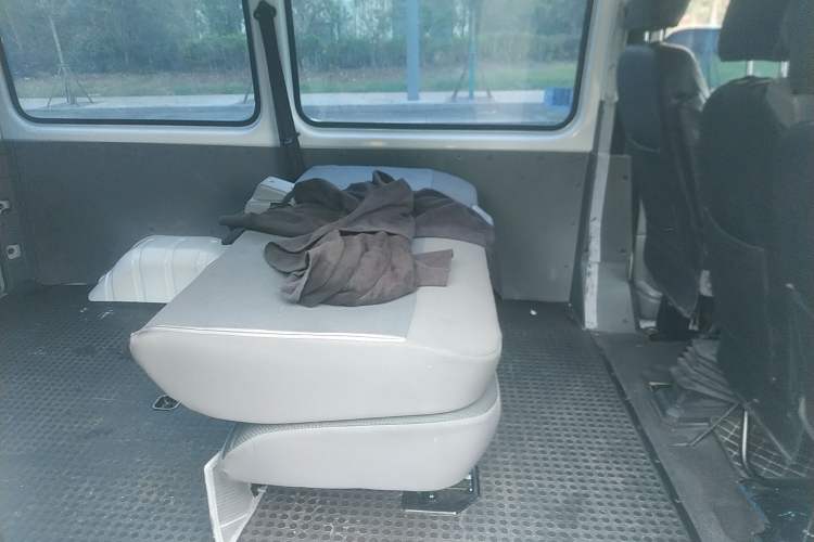 Used JMC Transit 2021 2.8T Space King Standard Version Short Wheelbase Mid-Height Roof 6-Seater Diesel Euro VI JX493
