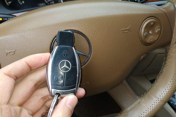 Used Mercedes-Benz S-Class 2006 S 300
