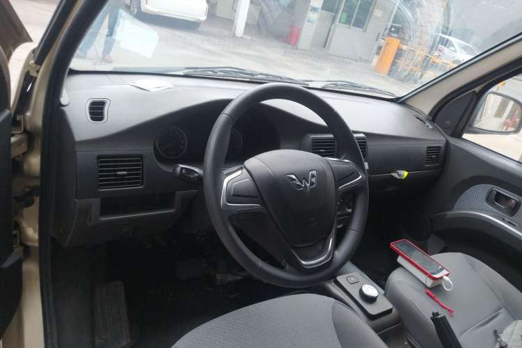 Used Wuling Rongguang EV 2022 Basic Model Enclosed-Window Vehicle with 2 Seats Equipped with Penghui Battery
