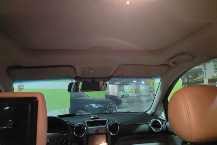 Used Kia 2011 2.0L 7-Seater Automatic Standard Edition
