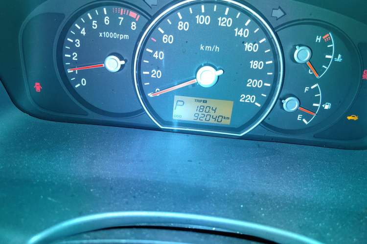 Used Kia 2011 2.0L 7-Seater Automatic Standard Edition
