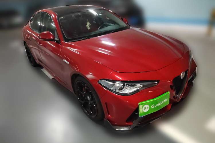 Used Alfa Romeo Giulia 2017 2.0T 280HP Milano Limited Edition Front Right 45 Deg