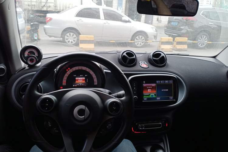 Used smart fortwo 2017 1.0L 52kW New Sound Special Edition China V Emission Standard